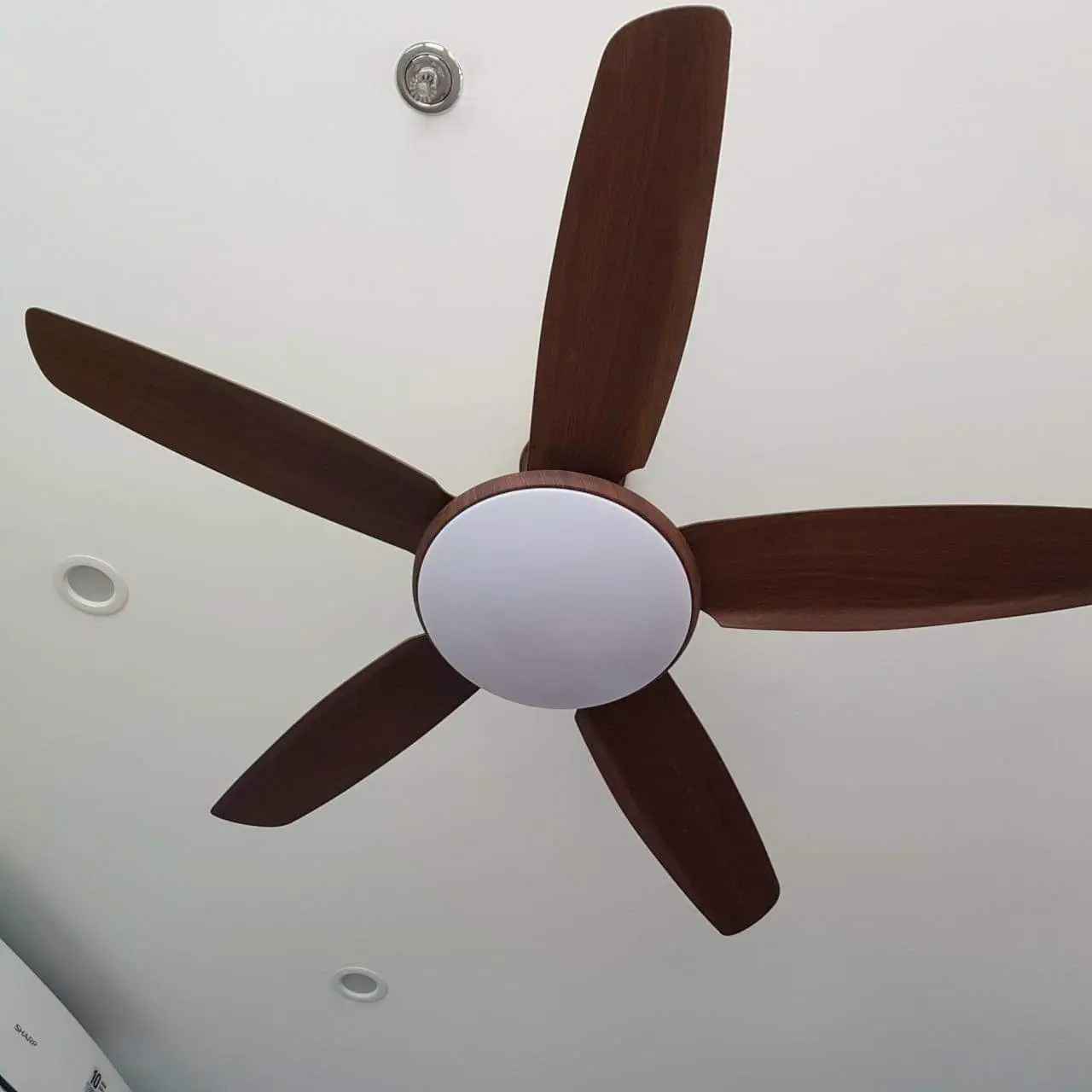 Quạt trần 5cánh nhựa ABS - HÀNG LOẠI 1.dùng  ĐIỀU KHIỂN LED từ xa 6 cấp độ gió - chế độ đảo chiều hẹn giờ.đèn 3 màu .MÃ 03 QuạT