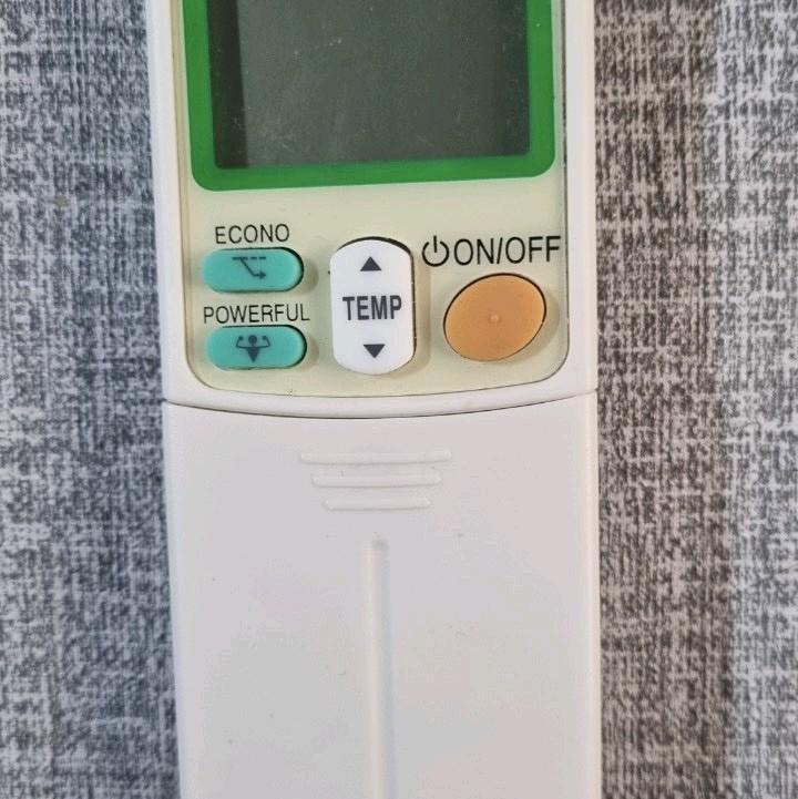 Remote  máy lạnh DaiWin  các mã kèm pin. 4