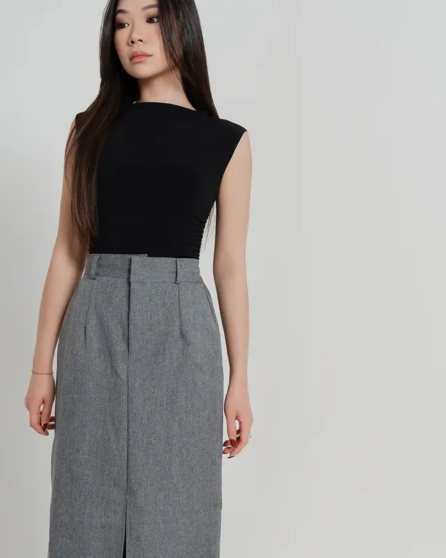 Evertops -1.0 / Lilou Ruched Top / Atasan Wanita Polos Slim-fitting 8