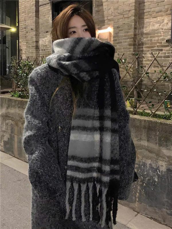 Khăn choàng cổ tua rua dài vải cashmere mềm mại màu kẻ sọc cá tính dày dặn giữ ấm mùa đông dành cho nữ 4
