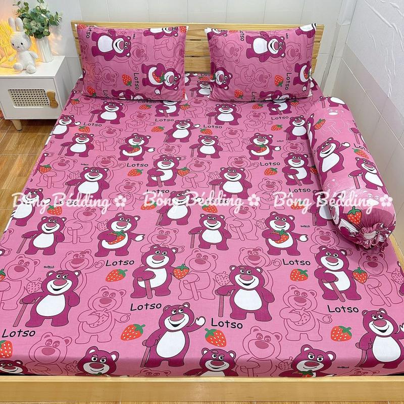 BÔNG BÉDDING Bộ Ga Gối Thun Hàn Quốc Chất Vải Mềm Mịn Mát Mẫu Gấu Dâu Lotso B gồm 4 món: 1 ga bo chun 2 vỏ gối nằm 1 vỏ gối ôm dây rút