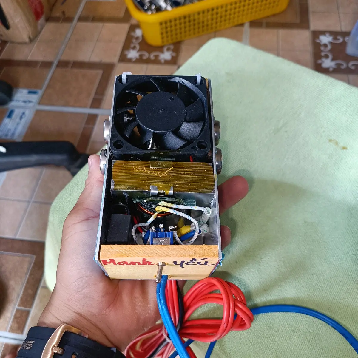 Máy tạo dòng câu cá 4 sò 4 D  nước ngọt phèn tiết kiệm bình nước sâu 1.5m thiết kế gọn nhẹ bảo hành 1 năm