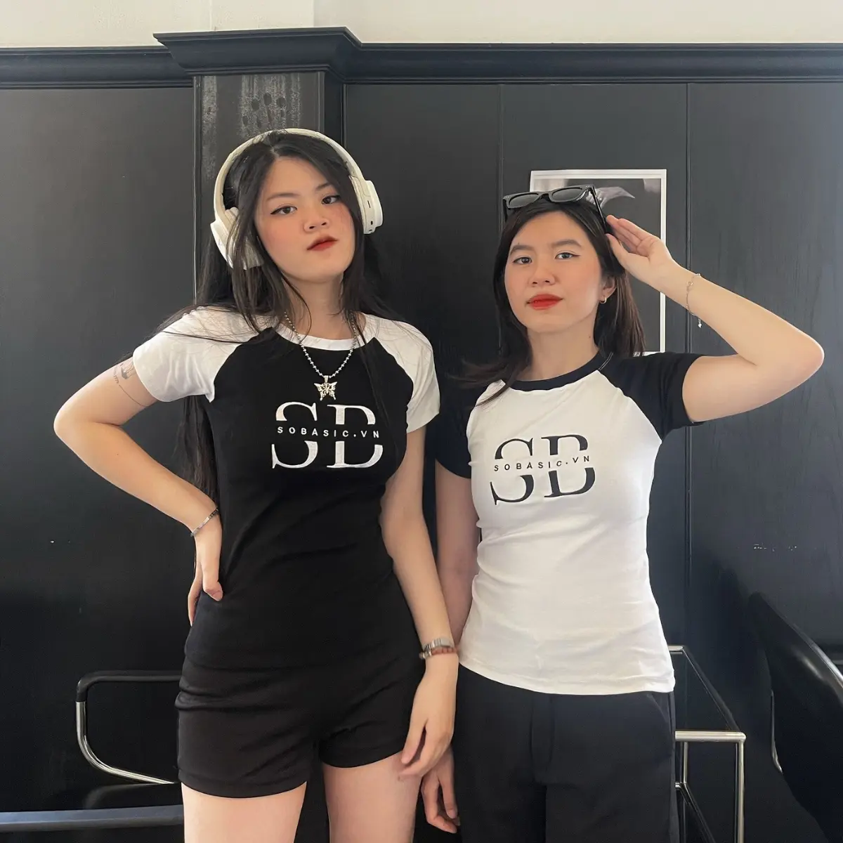 Áo thun baby tee cổ tròn thêu chữ Sobasic form body sexy áo phông nữ dáng dài tay raglan phối màu tôn dáng LCH
