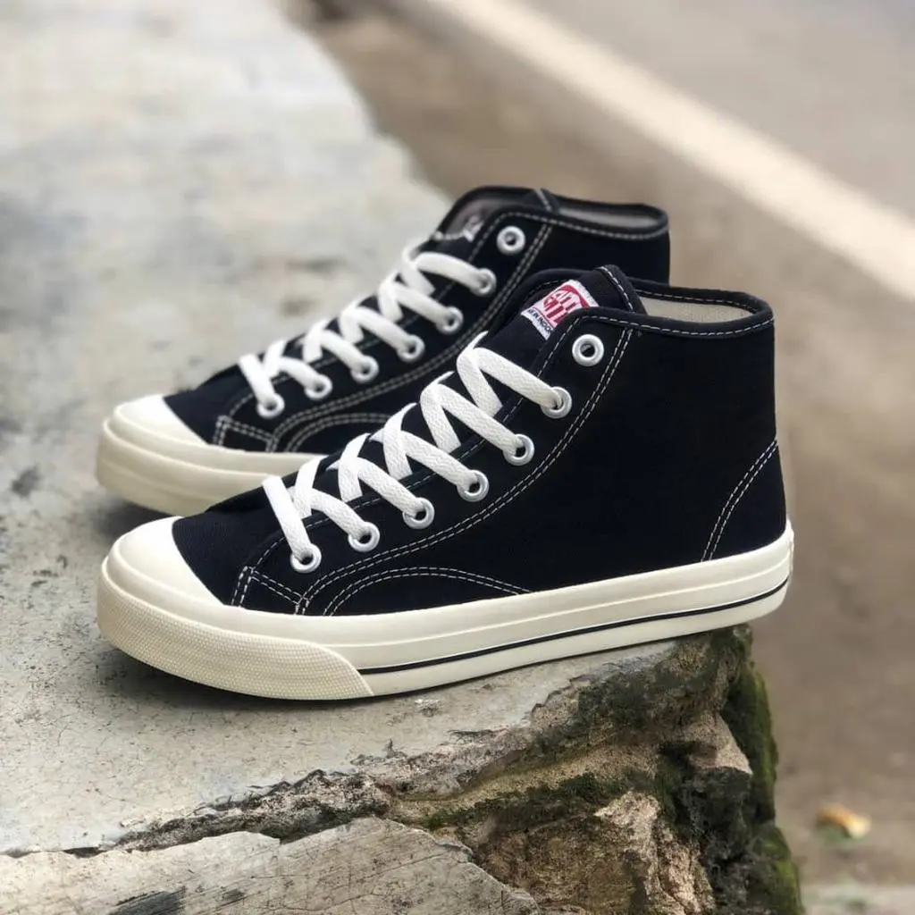Ventela Basic Black Natural High Sepatu Sekolah Sneakers Pria