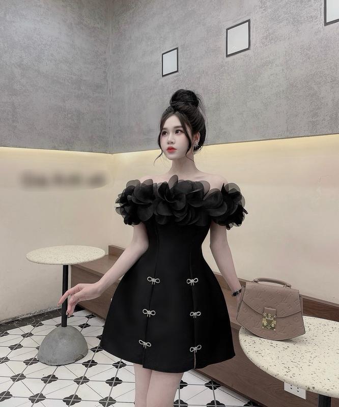 Lyra VTT122 - Đầm tafta trễ vai bèo ngực đính nơ đá dáng ngắn đi tiệc