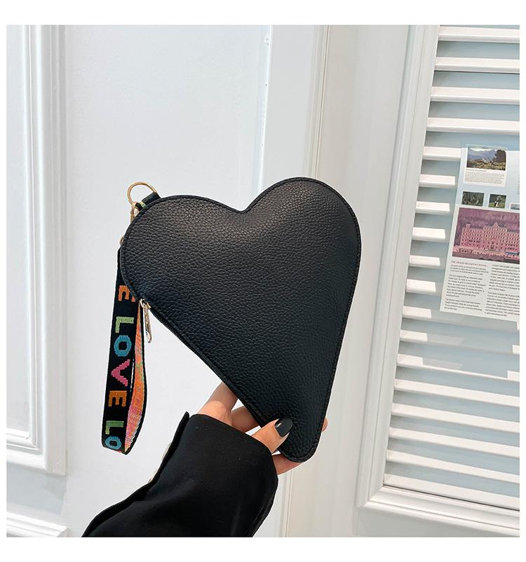 Product Introduction of Special-Interest Design Love 2024 Winter New Good-looking This Year's Popular Coin Purse Clutch Korean Women Bag Tide 21