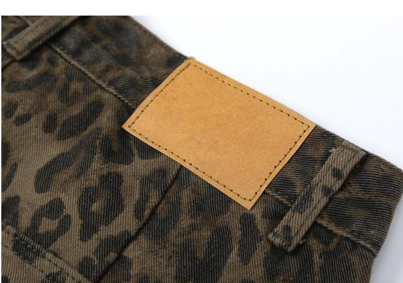 Product Introduction of 2025 New Vintage American Style Leopard Print Jeans - Loose Straight Leg Unisex Retro Pants | Trendy Casual Streetwear for Men & Women 19