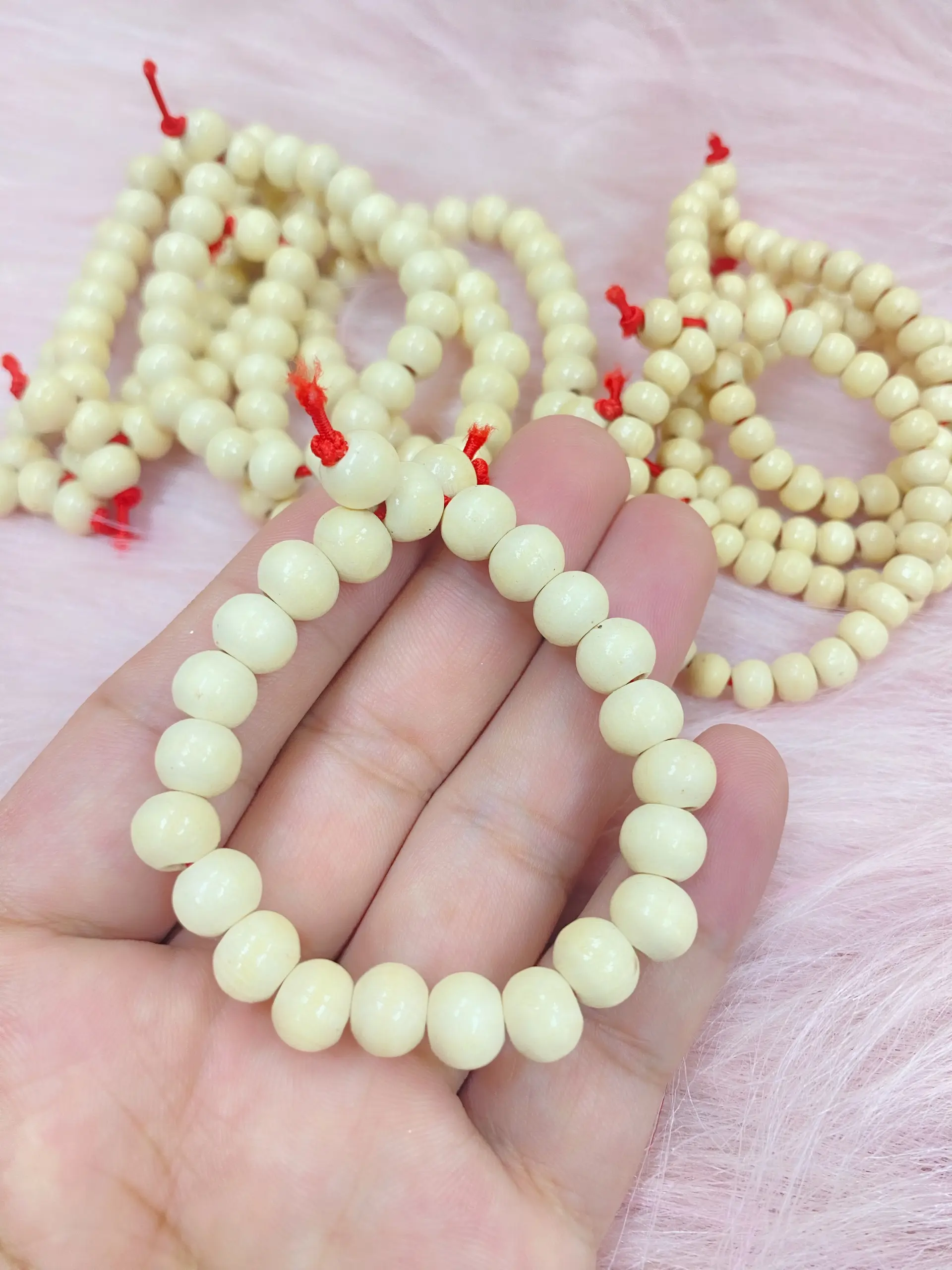Vòng dâu tằm chỉ đỏ cho bé