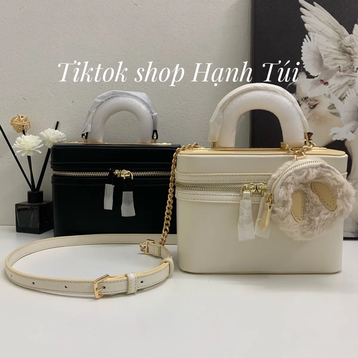 Túi cốp P kèm móc lông heo size 20cm Bag Nữ Kem Nhung