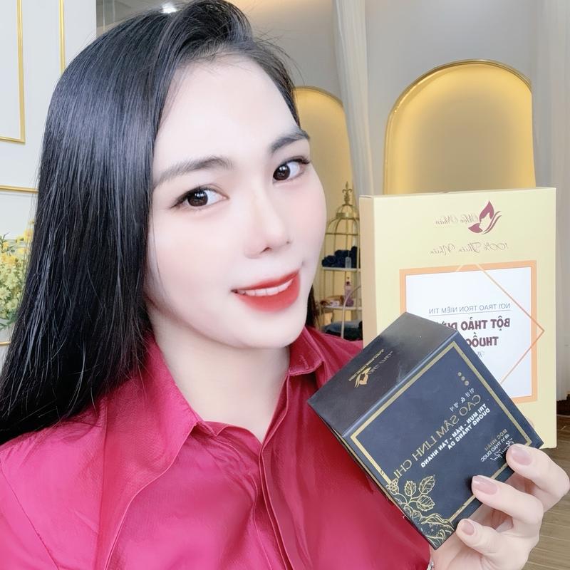 Combo cao sâm linh chi Mộc Nhân gồm kem cao sâm linh chi và bột thảo dược , đẹp da mờ thâm mụn sạm nám đồi mồi tàn nhang, hủ kem ngoài màu đen và hộp bột thảo dược ngoài màu vàng