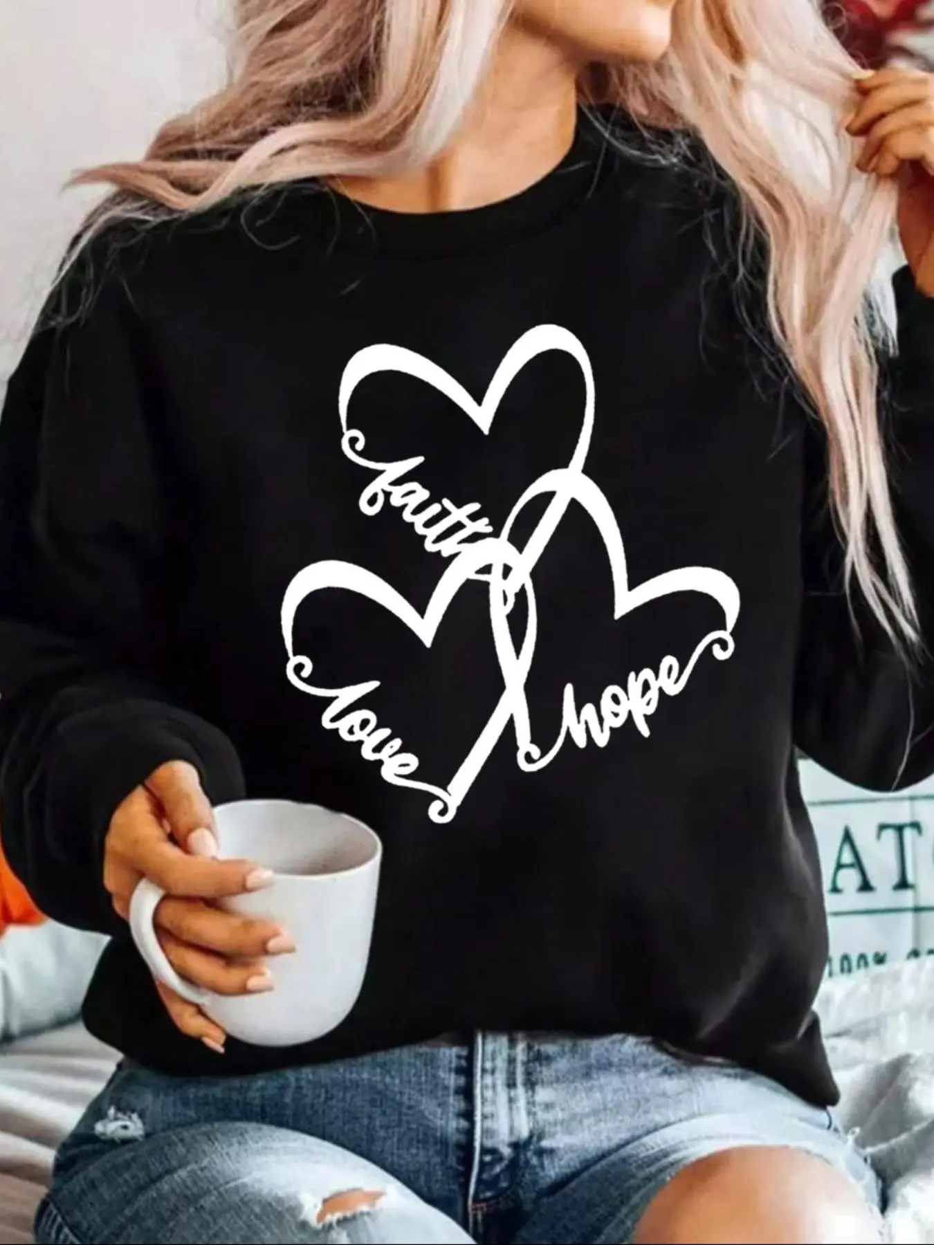 【Plus Size】 Heart & Latter Print Round Neck Sweatshirt, Casual Long Sleeve Crew Neck Pullover for Fall & Winter, Women's Clothing for Daily Wear Valentine's Day, gift