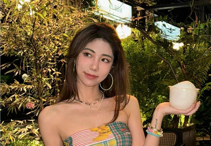Product Introduction of [2471 Favorites] Hot Girl Plaid Print Strapless Vest Women's Fashion 2024 Summer New Pure Desire Style Inner Tight Sweet Spicy Top 2