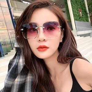Square Rimless Women's Sunglasses Cut Lens Fashion Gradient Design Sunglasses UV Protection Glasses
