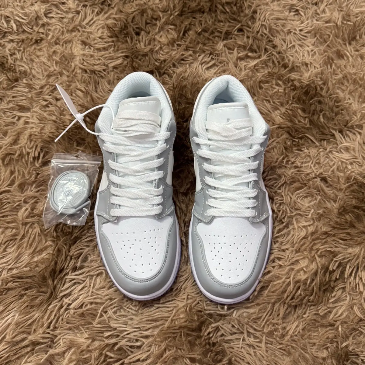 Giày thể thao sneaker nam nữ j1 xám trắng đế êm mũi tròn thoáng khí