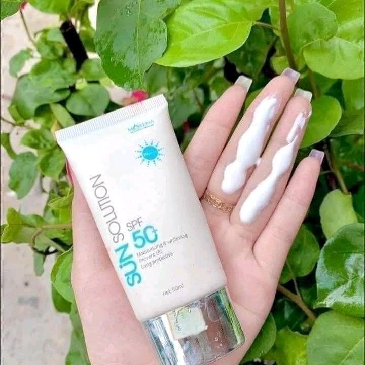Ố Ã Ó - Ả Ệ À  Đ Ạ Ì Ắ Ó CHỐNG_NẮNG Huyền Phi với công dụng: Chỉ số chống nắng cao SPF50+ PA+++: – Bảo vệ da khỏi các tác hại nghiêm trọng từ các tia nắng mặt trời, tránh các vết sạm, nám, tàn nhang, đốm n 2