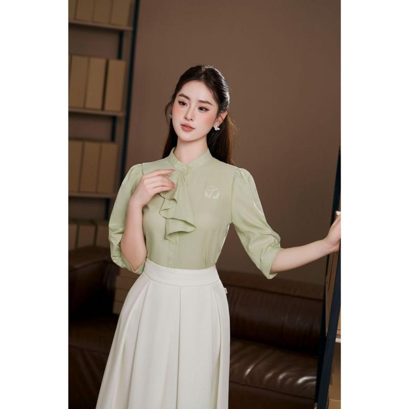 Áo sơ mi nữ thiết kế TIINSTORE cổ trụ nẹp bèo điệu đà thêu ngực tay lỡ AHN.2504.159
