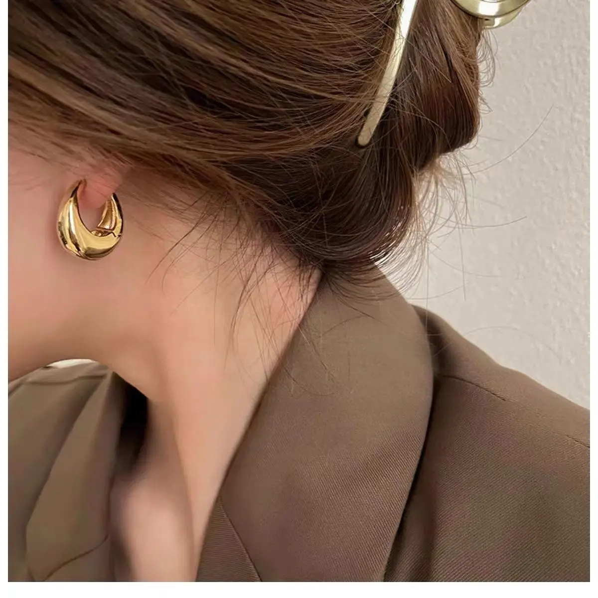 Fashion new plain earrings, niche design, advanced cold ear rings, new tide earrings