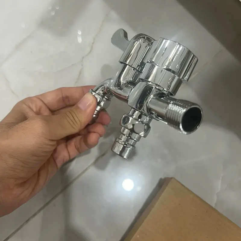 Vòi sen gắn phòng tắm có 2 đầu gắn máy gắn sen tắm hợp kim giá rẻ 3