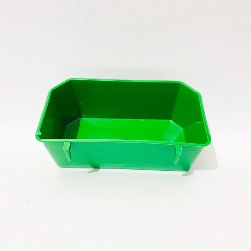 Máng đựng thức ăn cho chim bồ câu, gà chất liệu nhựa xanh giá rẻ 3