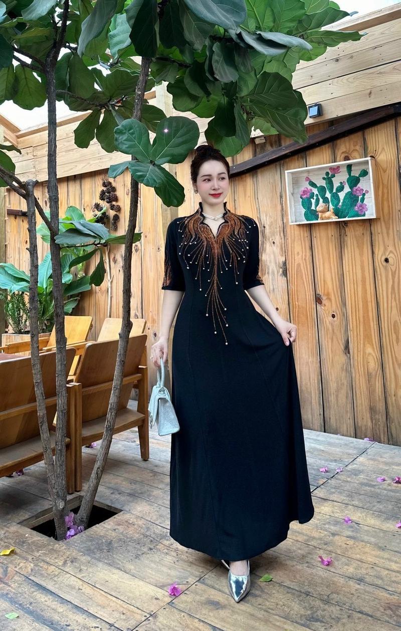 Product Introduction of Đầm Trung Niên Dáng Dài + Lửng K482 Vải Nhũ từ 50-80kg Ôm gọn Màu Đỏ Women Dress Kim Tuyến 13