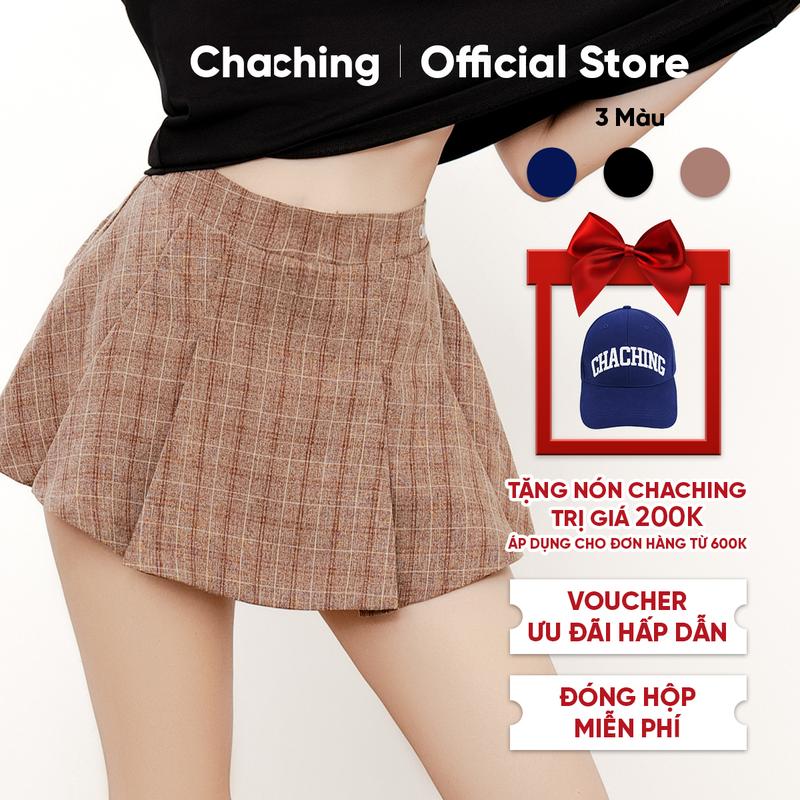 Chân Váy Ngắn Xếp Ly To ChaChing, Chân Váy Nữ Xếp Ly Ngắn Dáng Xoè Chất Vải Linen Xước, Logo Thêu Nổi, Phần Lưng Thun Co Giãn Có Quần Bảo Hộ Bên Trong