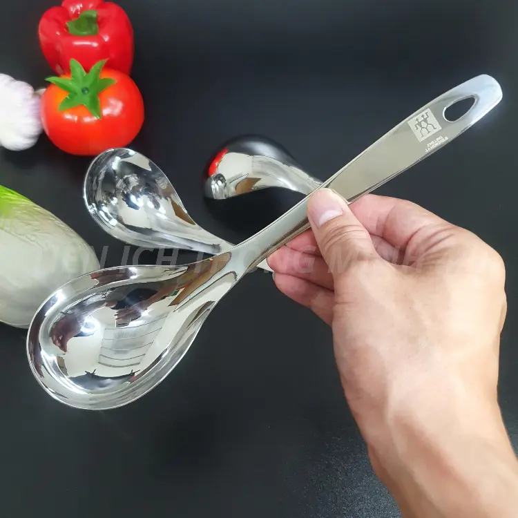 Muôi canh Đức hàng xuất inox 304, Chất liệu inox cao cấp, thân muôi dầy dặn, cầm nắm chắc tay 3
