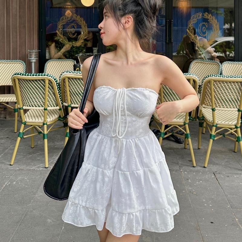 Đầm trắng rút dây