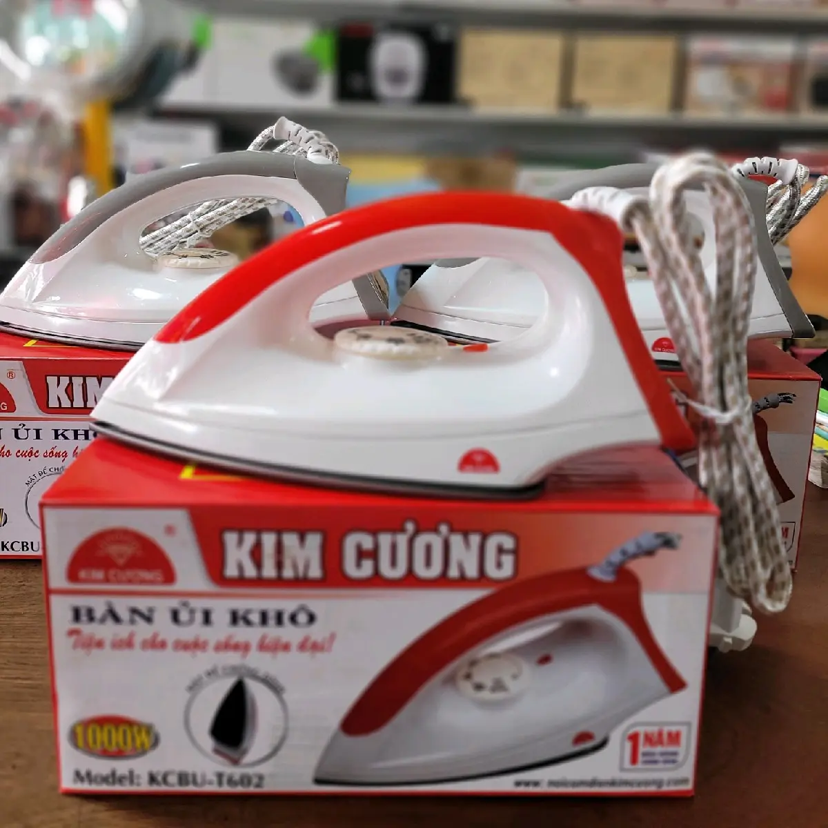 Bàn ủi kim cương có chống dính, nhựa, 1000w, nóng nhanh. Bàn ủi, ủi đồ, bàn là,. bàn ủi