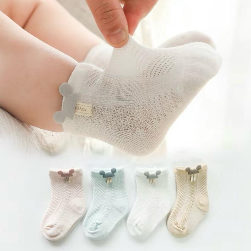 Set 4/5 đôi Vớ ( tất ) lưới cho em bé phong cách mùa hè. Được thiết kế với nhiều lỗ thông hơi , mềm mại và thoáng khí giúp bé sử dụng vào mùa hè đặc biệt khi bé nằm điều hòa các mẹ sử dụng cho con giúp con không bị lạnh chân khi dùng điều hòa