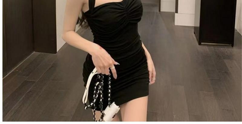 Product Introduction of Váy Cổ Yếm Phong Cách Dễ Thương Và Gợi Cảm, Trang Phục Mùa Hè Cho Nữ, Thiết Kế Đẹp, Bó Sát Eo Độc Đáo, Hông Xếp Ly Gợi Cảm Và Thanh Lịch, Váy Nhỏ 52