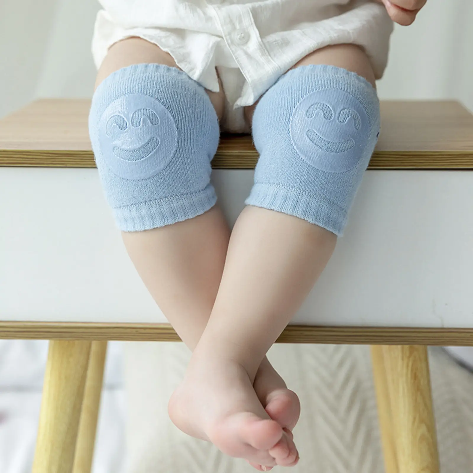 Baby Knee Pads for Crawling, Cute Cartoon Smile Pattern Anti-Slip Knit Knee Protectors for Girl Boy
