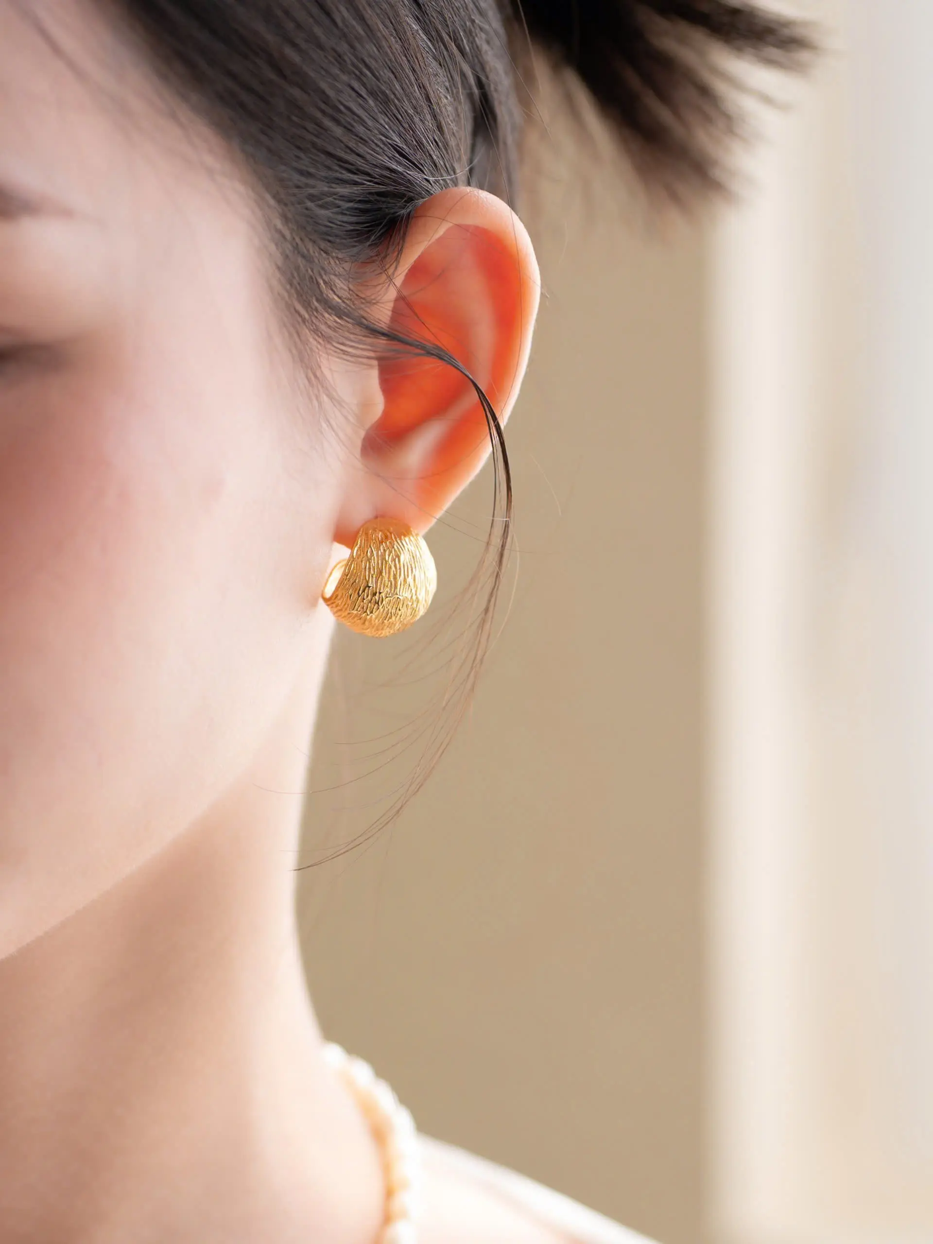 Khuyên Tai Lippy Titan Nữ, Bông Tai Chữ C Sang Trọng (2 phiên bản) NACY E2125