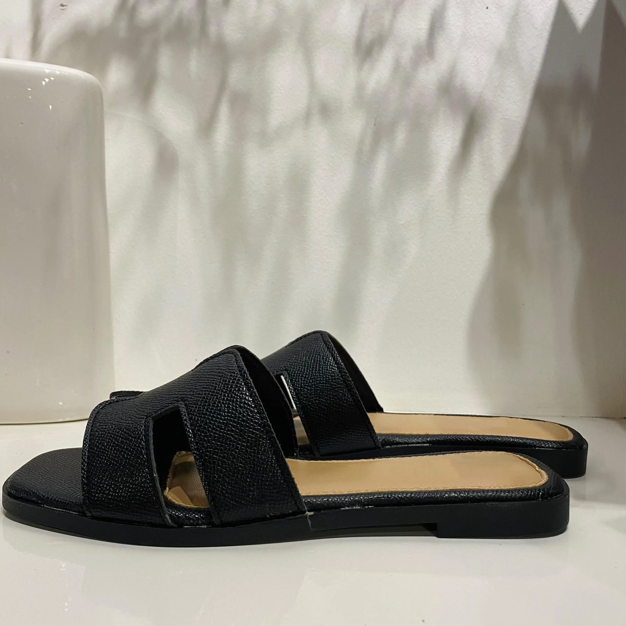 Dép lê nữ quai ngang chữ H thời trang đa sần  đệm lót êm chân phù hợp đi chơi, du lịch - Leon Shoes