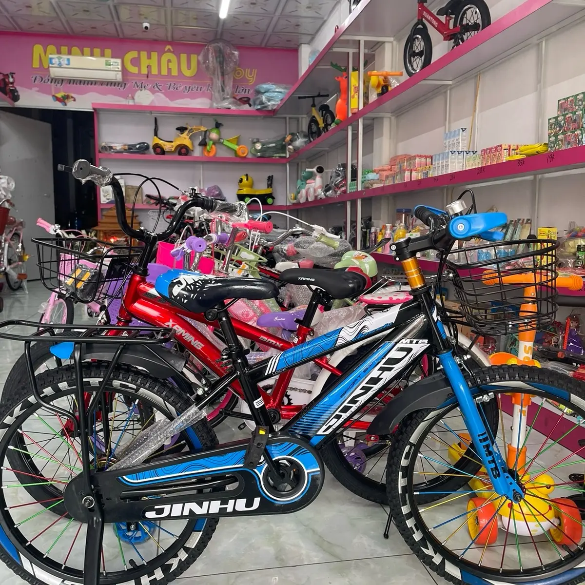 XE jin hu 20i cho bé trai(có bánh phụ)