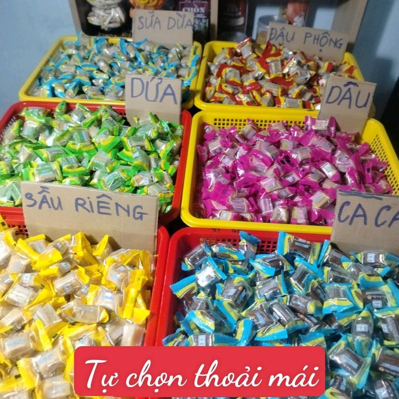 KẸO DỪA TỰ CHỌN , KẸO DỪA THANH LONG ĐẶC SẢN BẾN TRE. Chọn ngẫu nhiên trên live, ghi chú đơn hàng hoặc nhắn tin. Khách không chọn vị shop sẽ giao đủ 6 vị chia đều Ăn Vặt Candy Chua Snack Food