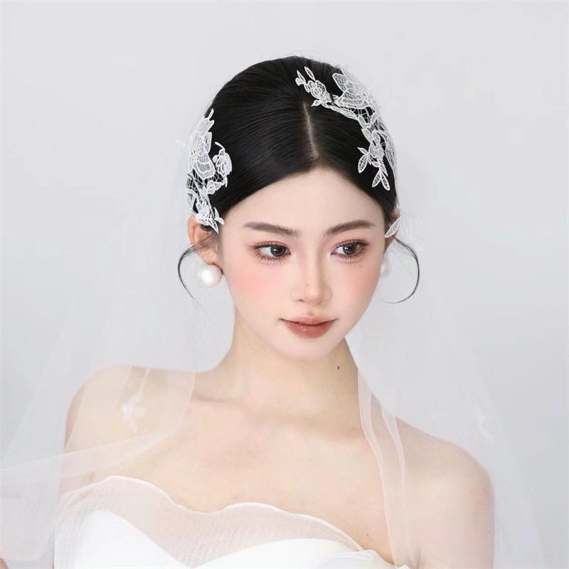 Hoa ren cài tóc cô dâu phong cách sang trọng tinh tế 6