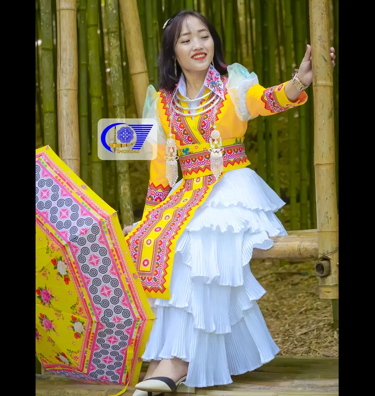 Bộ váy áo màu vàng Tiab Tsho Hmoob - Thời Trang Hmong 4S 3