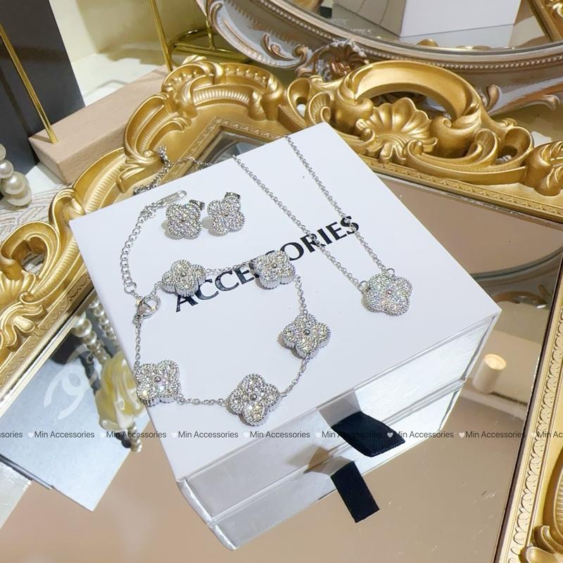 Set khuyên tai vòng cổ lắc tay cỏ 4 lá full đá trắng chất liệu titan cao cấp k đen k han rỉ by Min Accessories