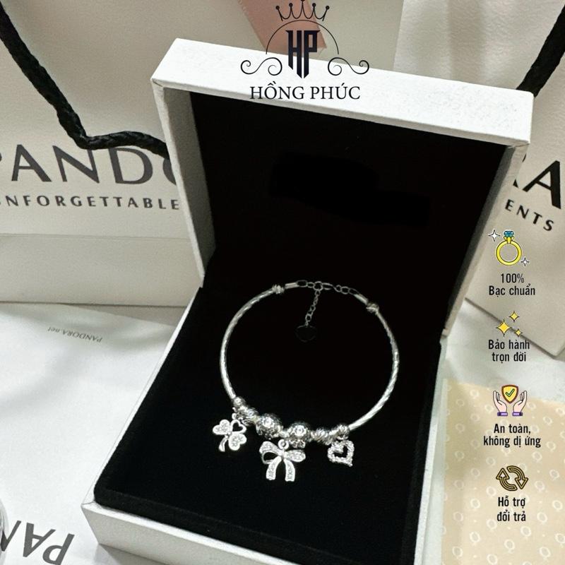 Vòng kiềng cứng treo charm nơ 11 charm [tặng kèm hộp và túi Pan bọc da, thẻ bảo hành] Lắc charm dành cho nữ, có khoá mở tiện lợi và tua điều chỉnh size tay HPJ