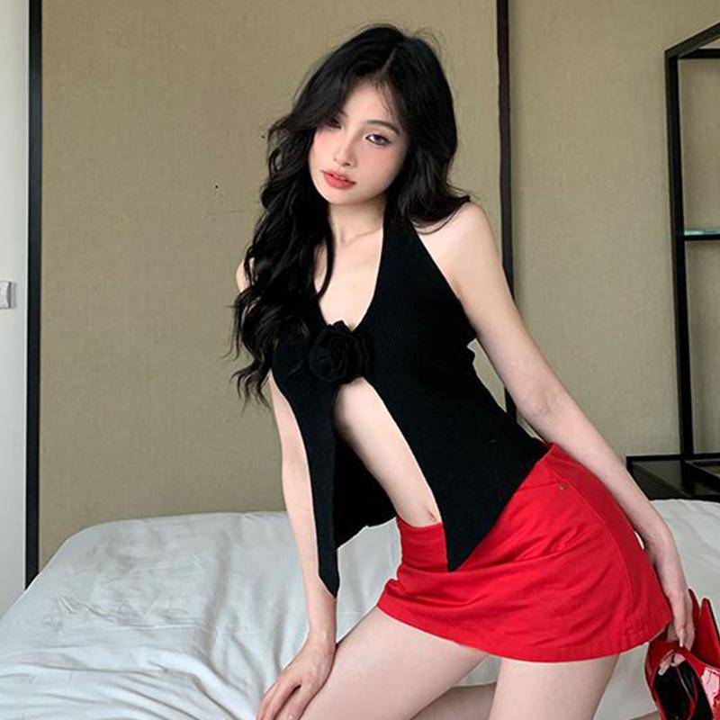 Atasan Suspender Mawar 3D Gaya Gadis Seksi Rompi Leher Gantung Rajutan Belahan Tidak Beraturan Atasan Suspender Mawar 3D Gaya Gadis Seksi Rompi Leher Gantung Rajutan Belahan Tidak Beraturan