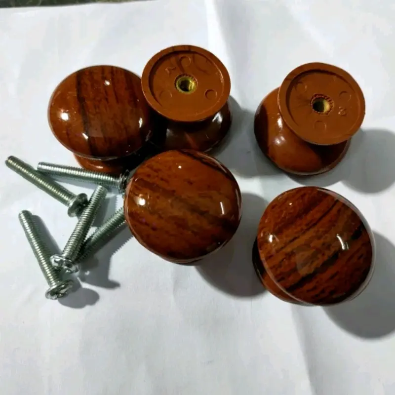 Tay tủ gỗ núm tủ gỗ tủ trạn màu vàng giả vân gỗ kích thước 3cm và 2.5cm 1