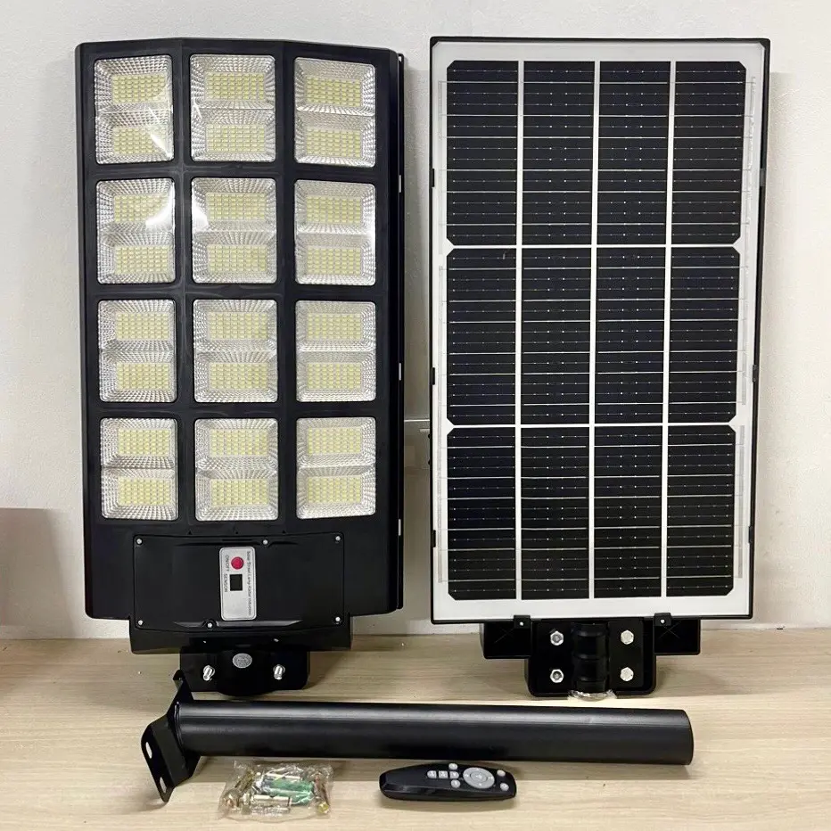 Đèn Liền Thể 600W Tấm Pin Mono Thế Hệ Mới Kích Thước Đèn 68 x 35cm