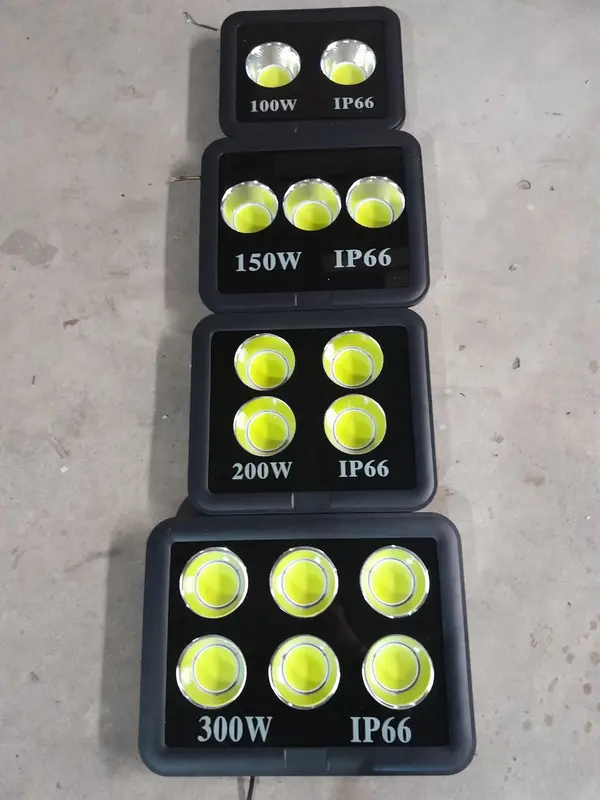 Đèn pha cốc 300W mắt tròn chiếu sân bóng giá rẻ tại xưởng 2