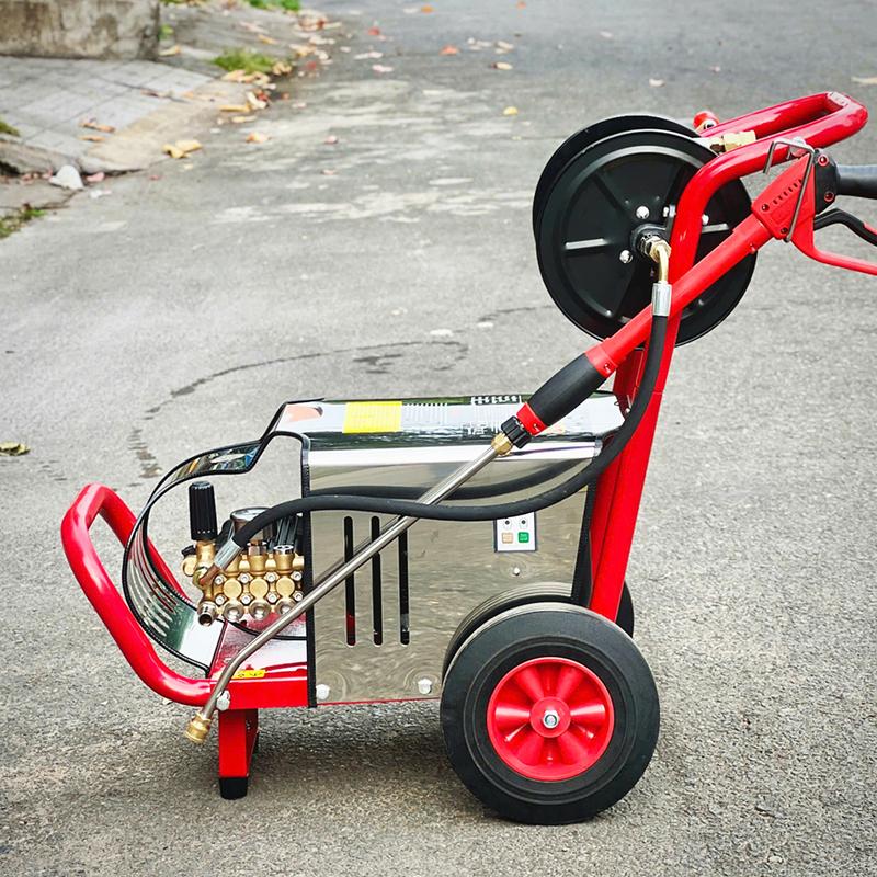 Máy Rửa Xe Công Nghiệp DDeko DK-X30 Chuyên Dùng Tiệm Rửa Xe- Có Núm Điều chỉnh Áp Lực - Có Xe Đẩy Và Rulo Quấn Dây - Kèm 4 Béc Phun - Lõi Đồng - Mặt Bơm Đồng 5