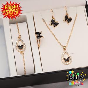ชุดเครื่องประดับสำหรับผู้หญิง 5 ชิ้น สร้อยคอจี้ผีเสื้อ ต่างหู แหวน สร้อยข้อมือ เครื่องประดับมีสไตล์ เหมาะสำหรับเป็นของขวัญ มีสีแดง สีขาว สีดำ และสีชมพู น่ารัก แฟชั่น สร้อย ผู้หญิง