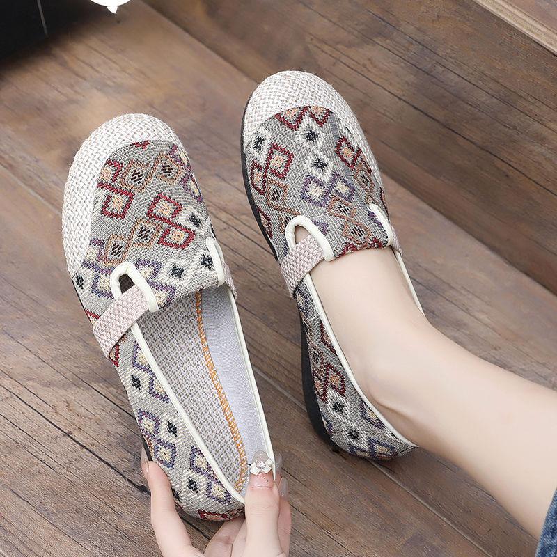 Product Introduction of Giầy lười nữ vải đẹp đi bộ êm chân, giầy slip on vải đế mềm, giầy vintage họa tiết đẹp A87 V371 2