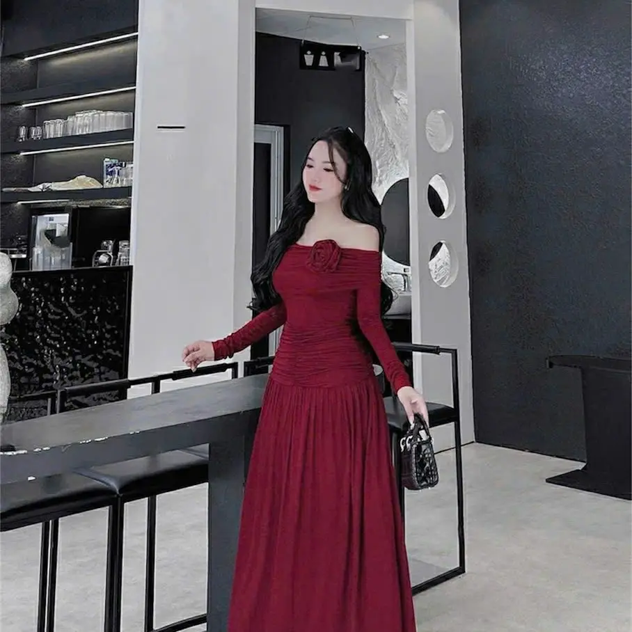 Đầm thun dáng dài xòe áo tay dài bệt vai đính bông ngực nhún eo tôn dáng xinh xắn trẻ trung thích hợp đi chơi dạo phố du lịch Nữ Women Dress Cổ Tròn Cổ Tròn Đỏ