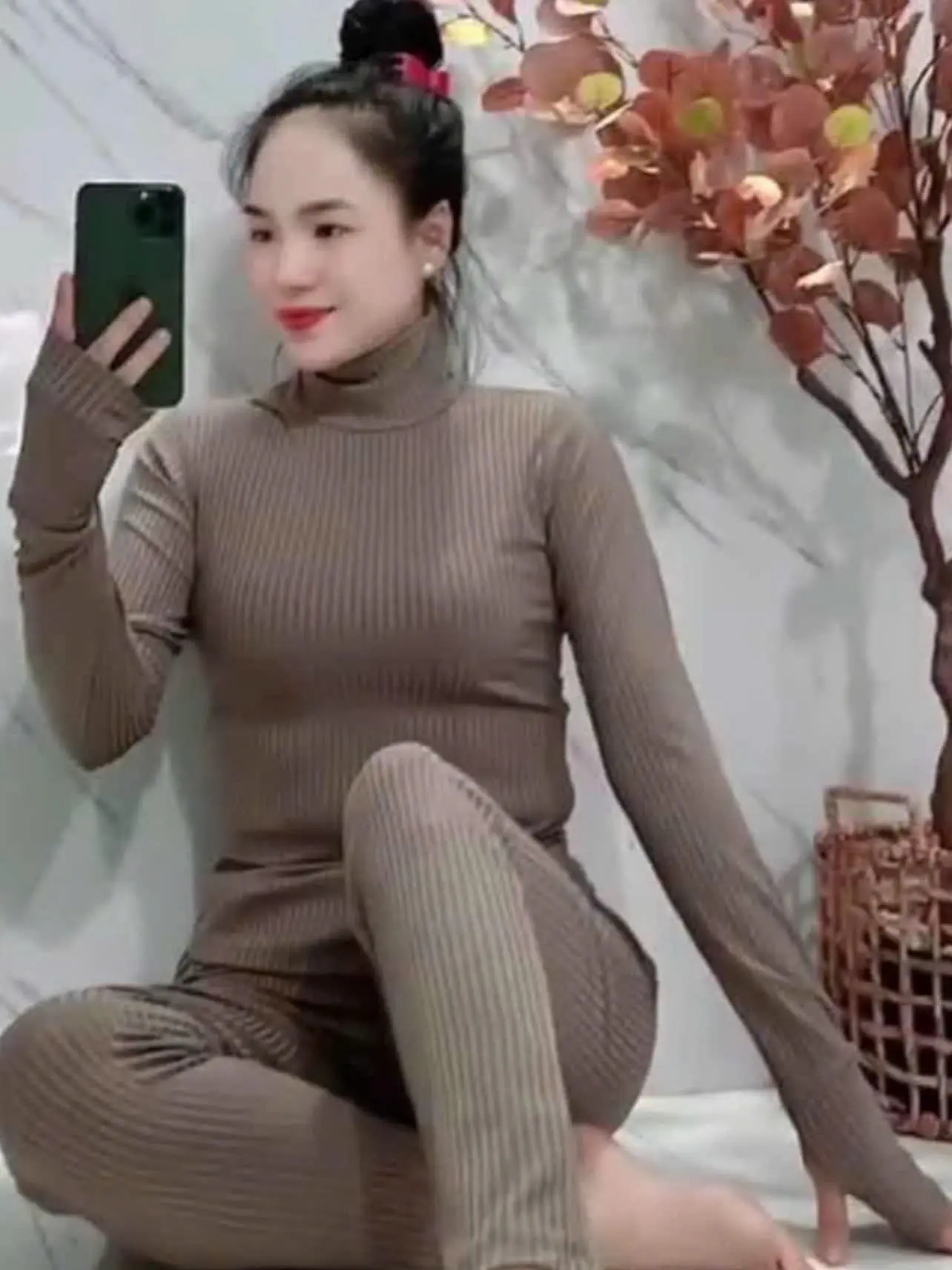 bộ đũa cổ lọ ủ kem ,tay dài xỏ ngón, quần ôm , mạc thoái mái chất liệu dãn mềm mịn đồ  ngủ Nhung do  boxinh