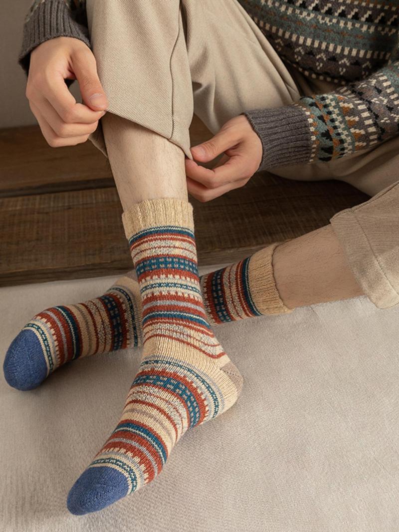 Product Introduction of Women's 5 Pairs Ethnic Pattern Crew Socks, Retro Style Comfortable Soft Warm Mid-calf Socks, Women's Socks For Fall & Winter 4