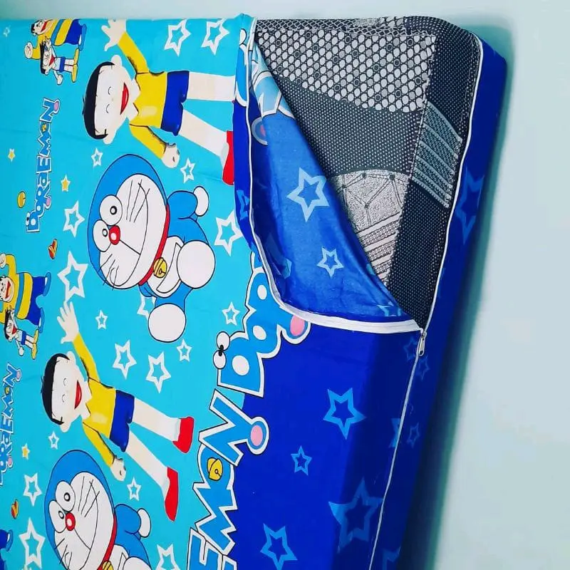sarung kasur busa resleting motif doraemon / sarung kasur busa resleting motif anak Katun Sprei Resleting Guling